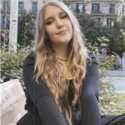 Mujer de casi 17 años con notas bastante buenas que ofrece clases de apoyo entre primaria y la ESO